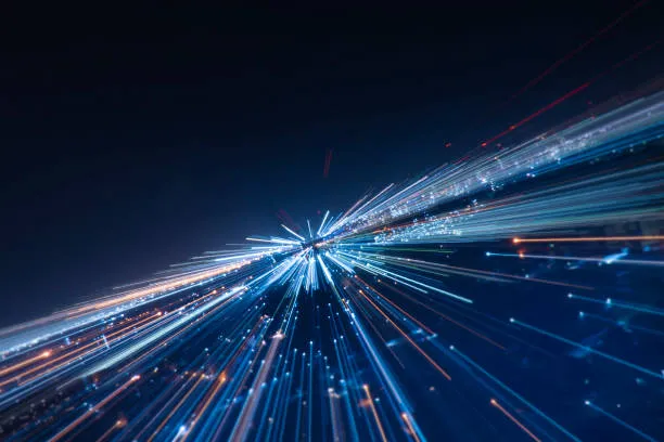 Студент працює за ноутбуком